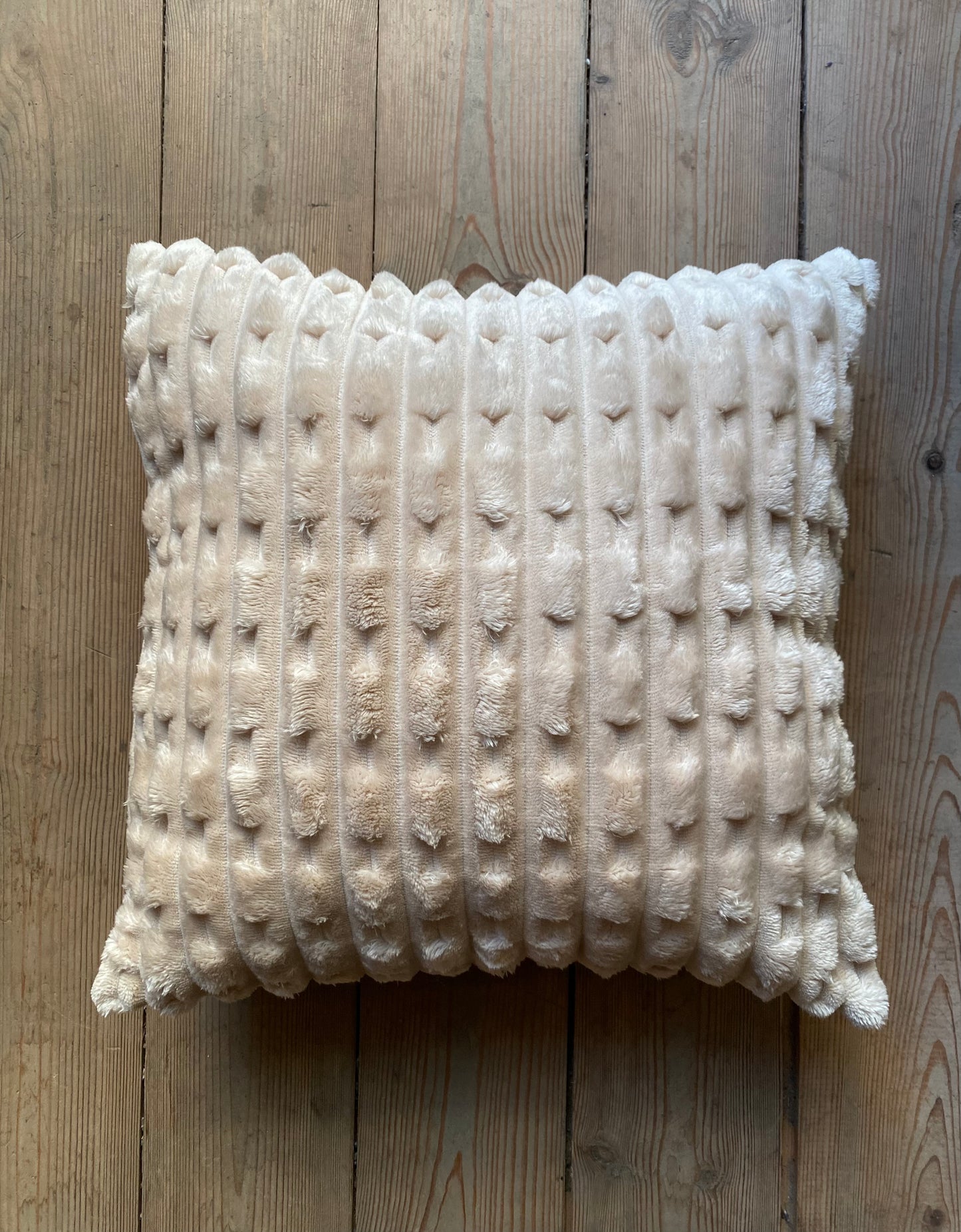 כרית נוי פרוותית