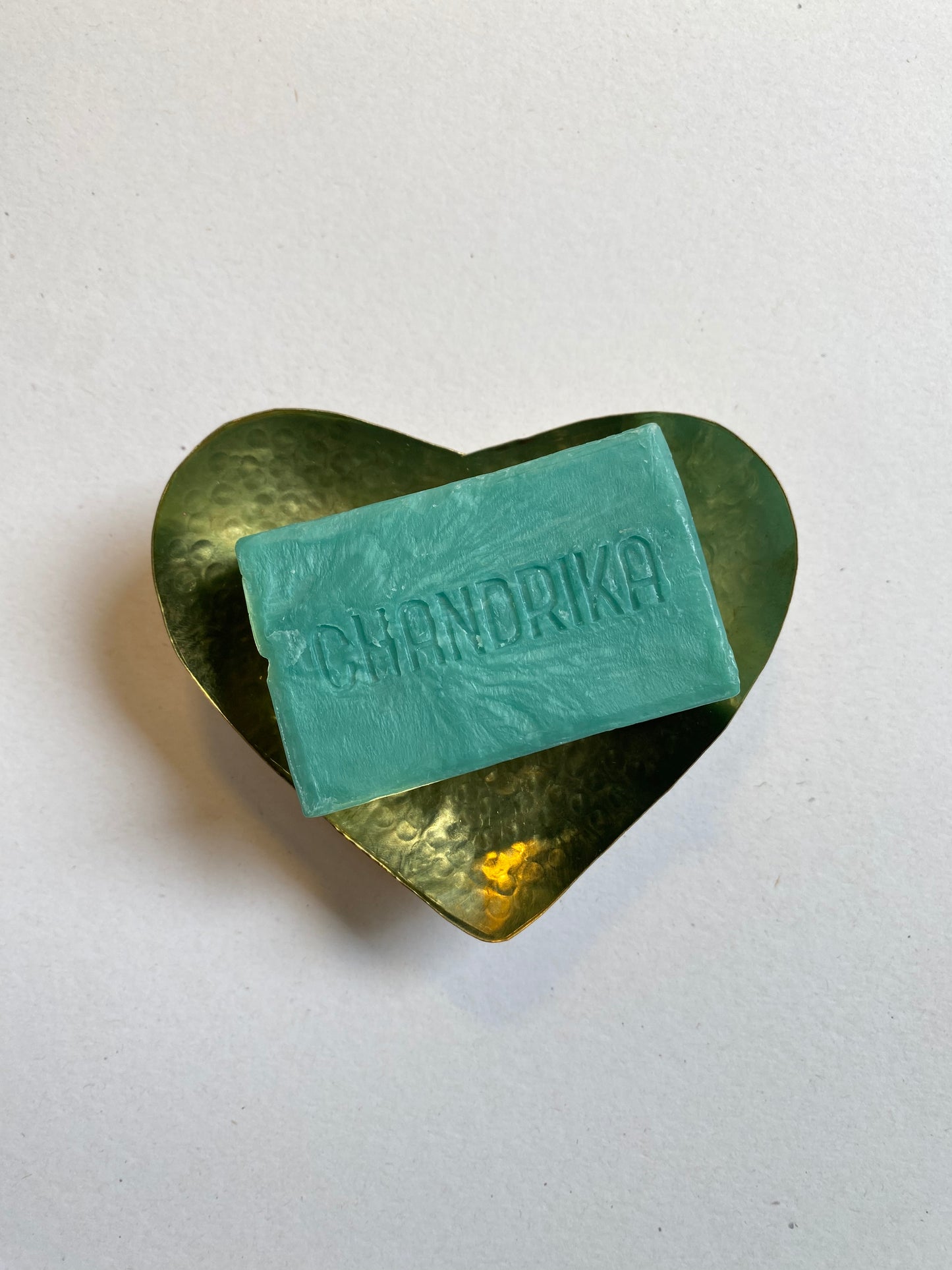 סבוניה מנחושת בצורת לב