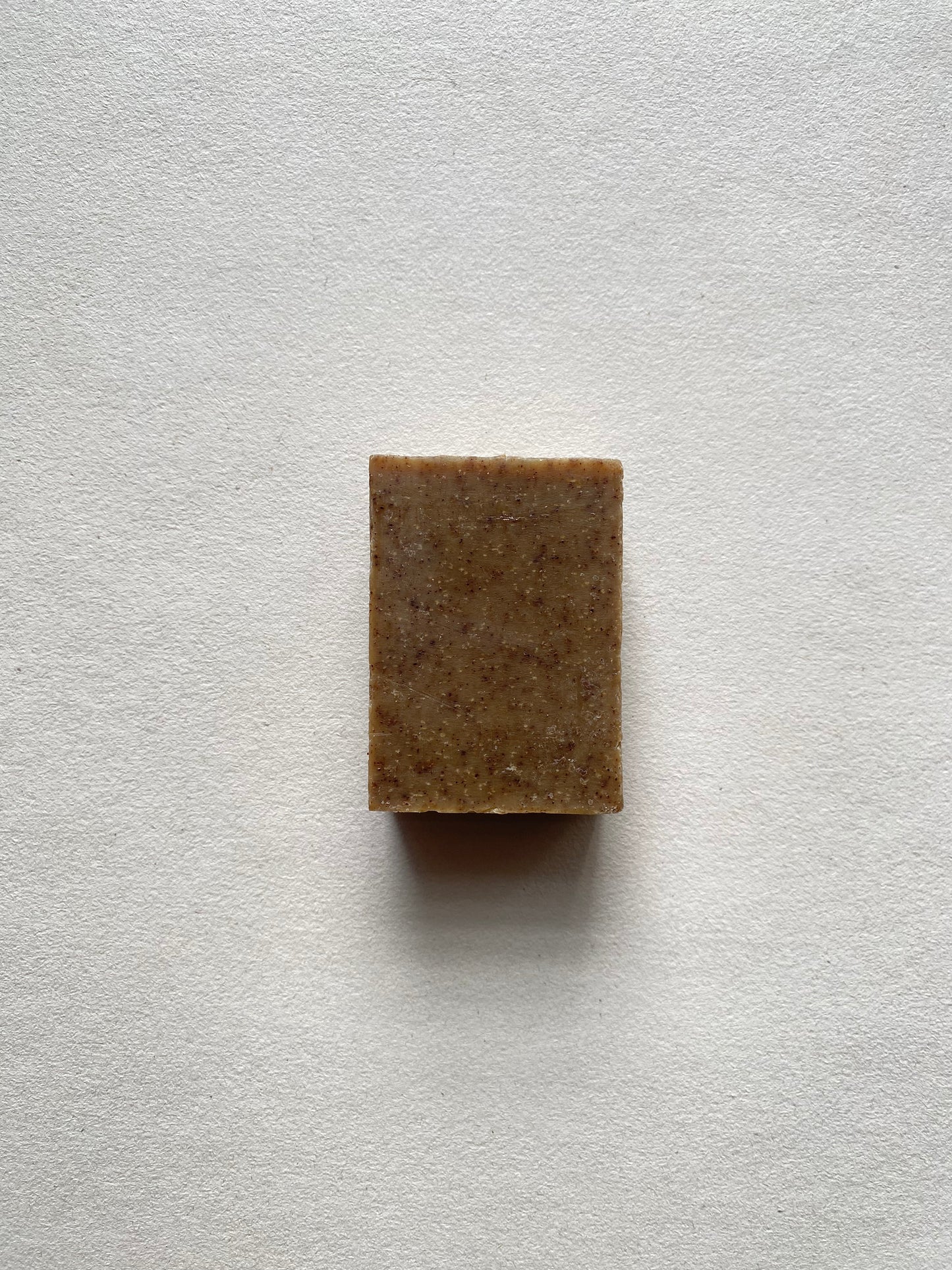 סבון קפה נוגד חמצון בניחוח יער מלבלב