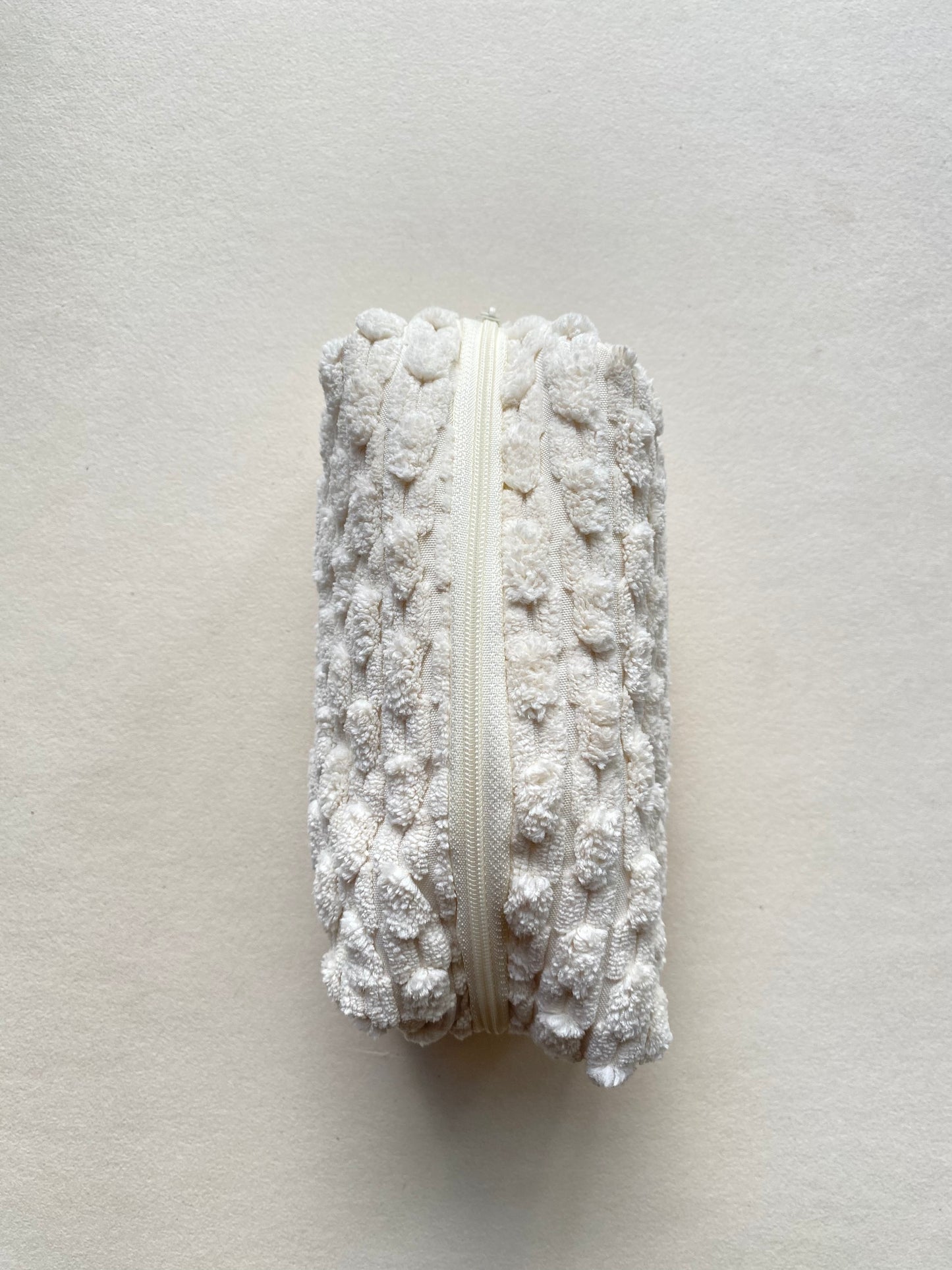 תיק איפור / רחצה בצבע קרם