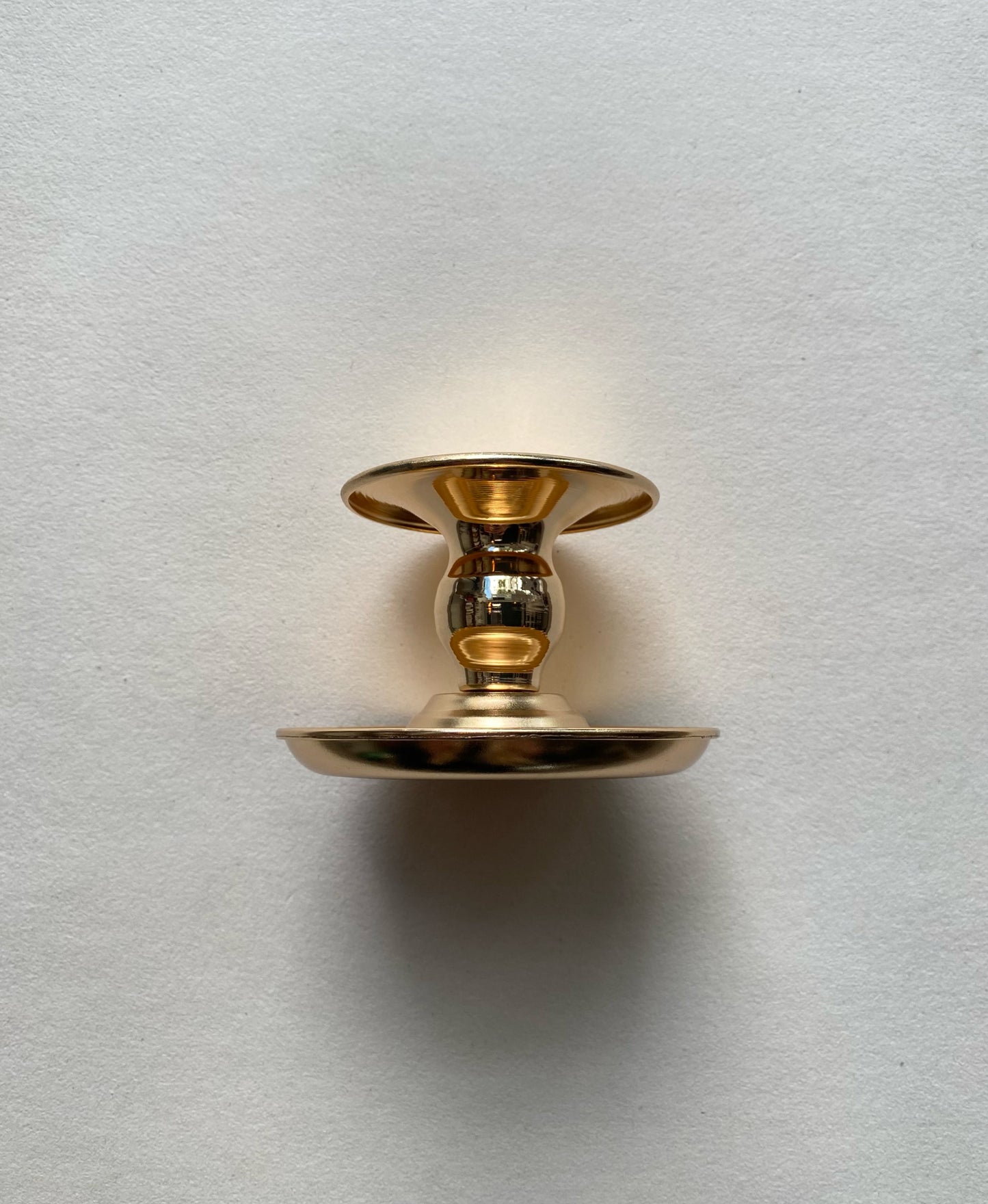 פמוט מתכת בצבע זהב