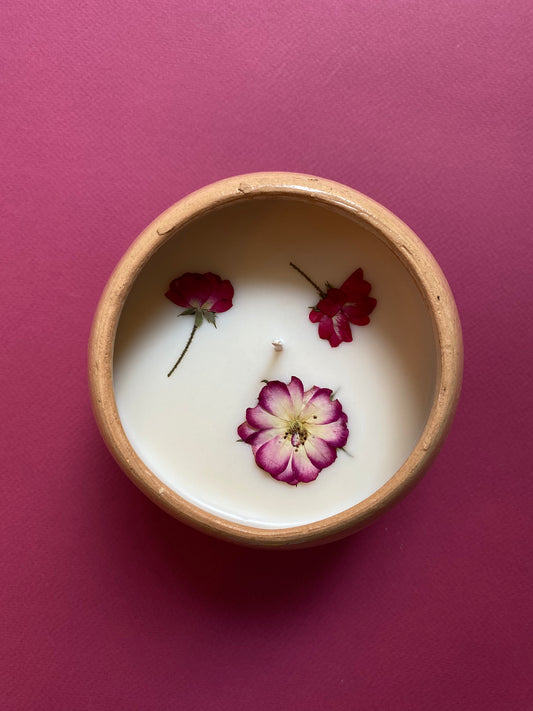 נר פרחים בכלי חרס