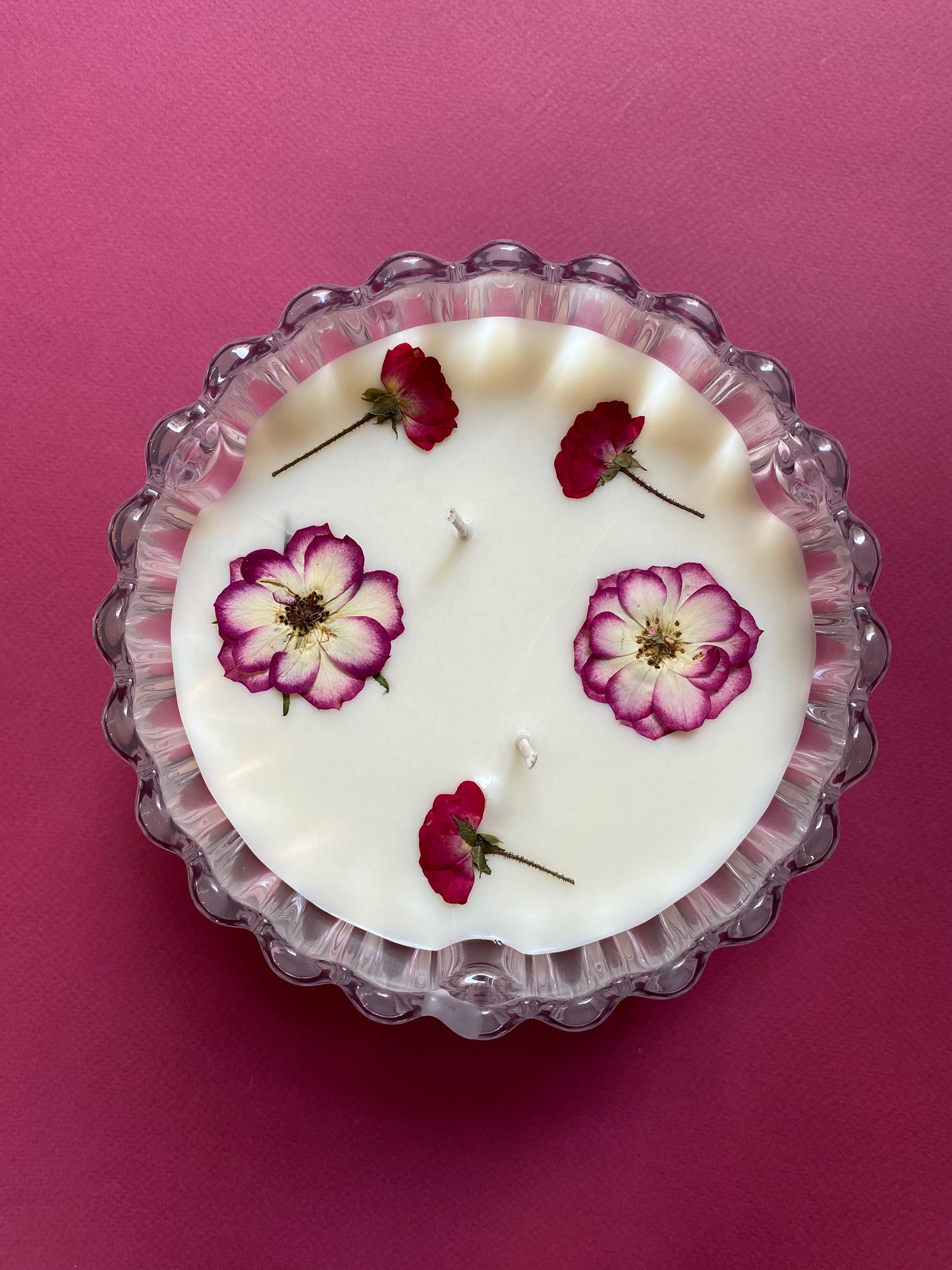 נר 2 פתילים בשילוב פרחים