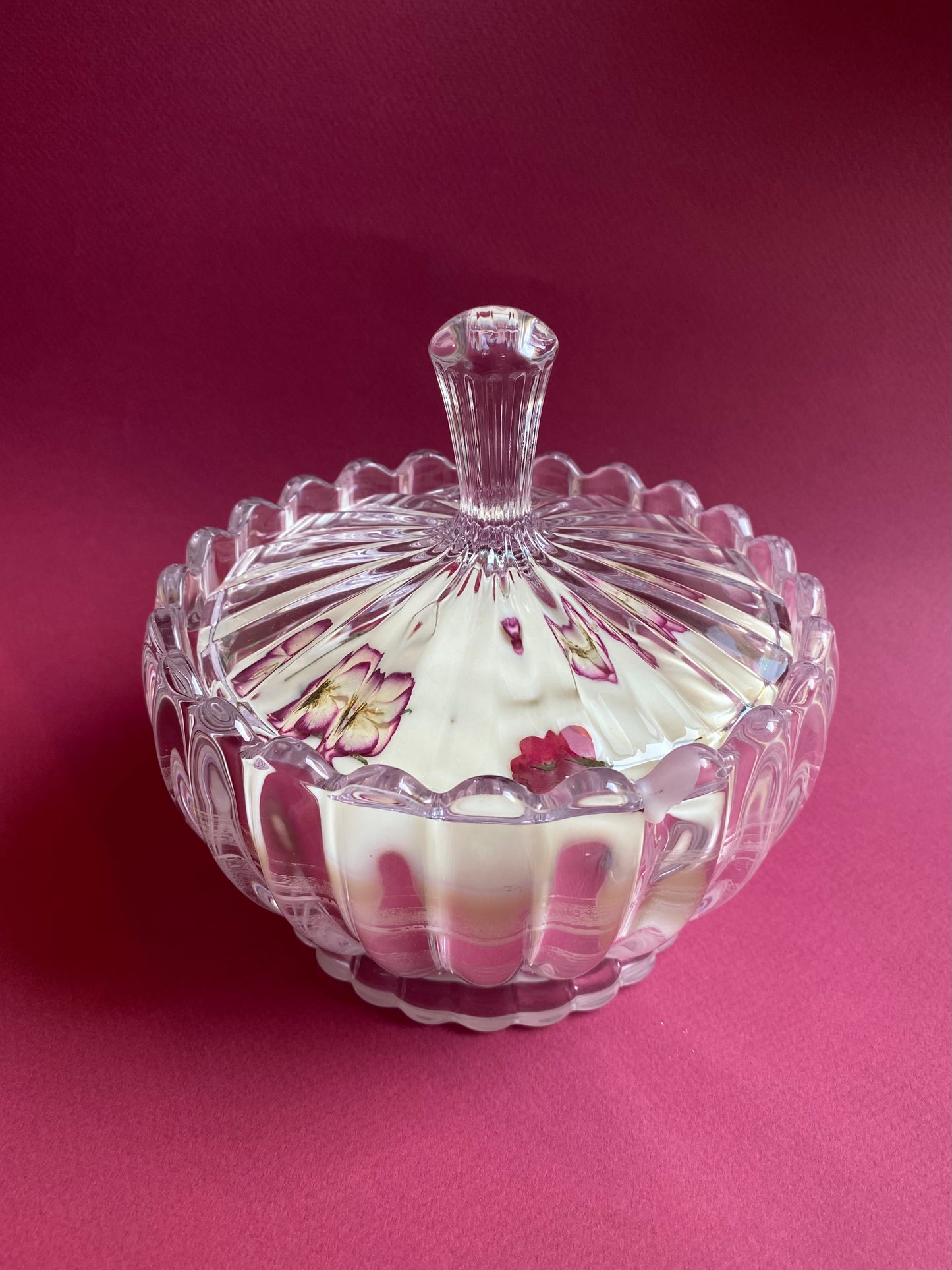 נר 2 פתילים בשילוב פרחים